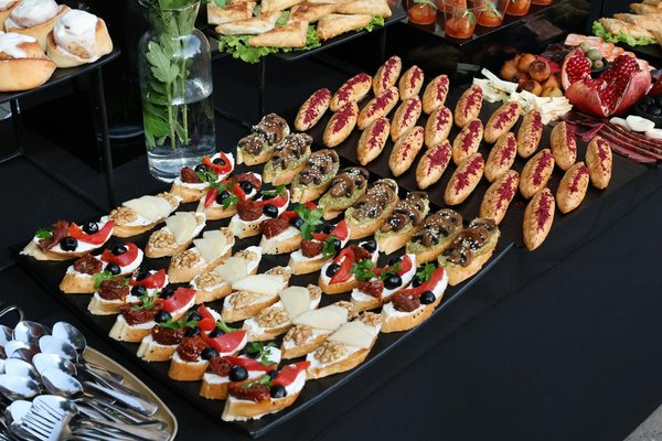 Plongez dans l'univers sensoriel de la cave à vins en ligne : explorez, choisissez, savourez